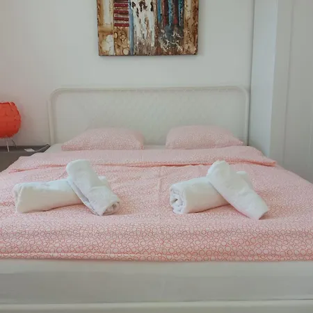 Beachfront Apartments Anita With Pool Karlobag Room photo