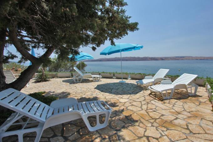 Apartment Beachfront Anita With Pool Karlobag