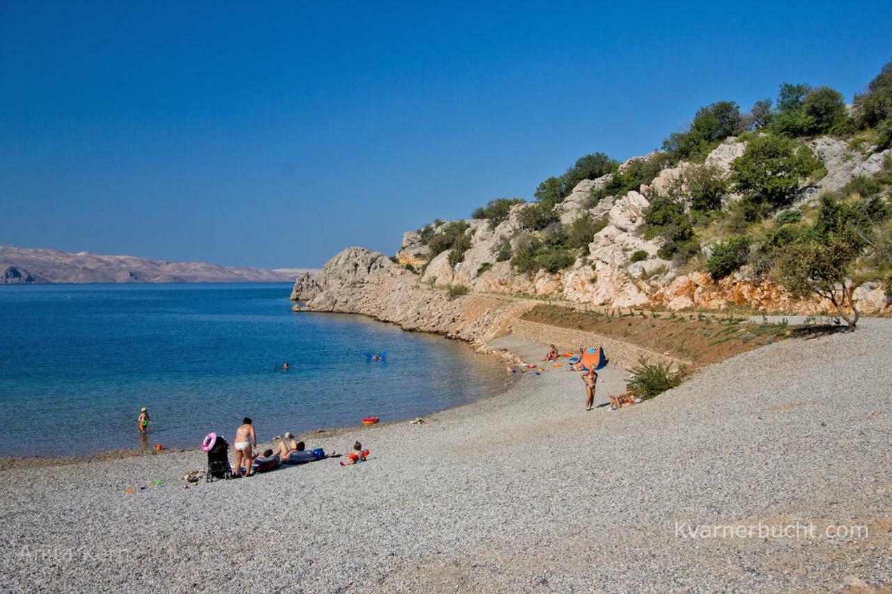 Beachfront Anita With Pool Appartement Karlobag