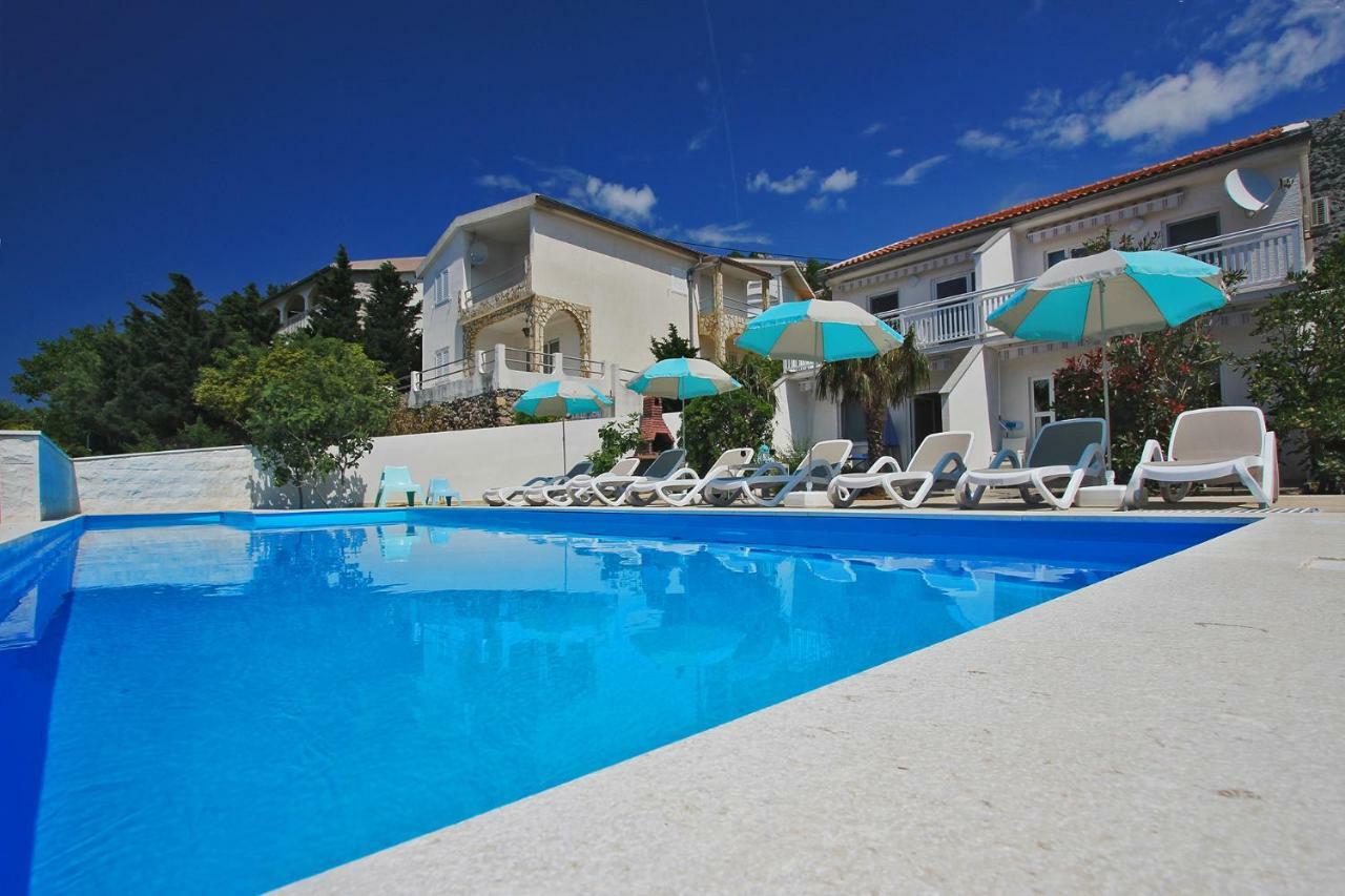 Apartment Beachfront Anita With Pool *