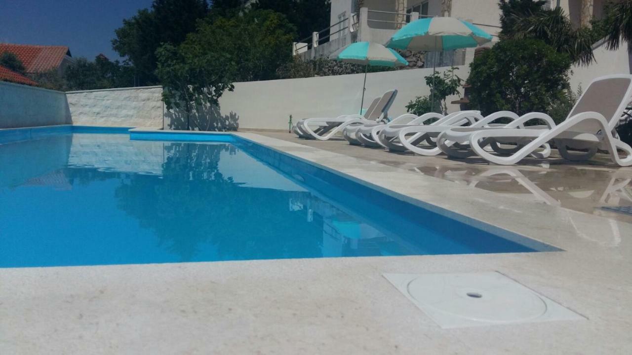 Beachfront Anita With Pool Apartment