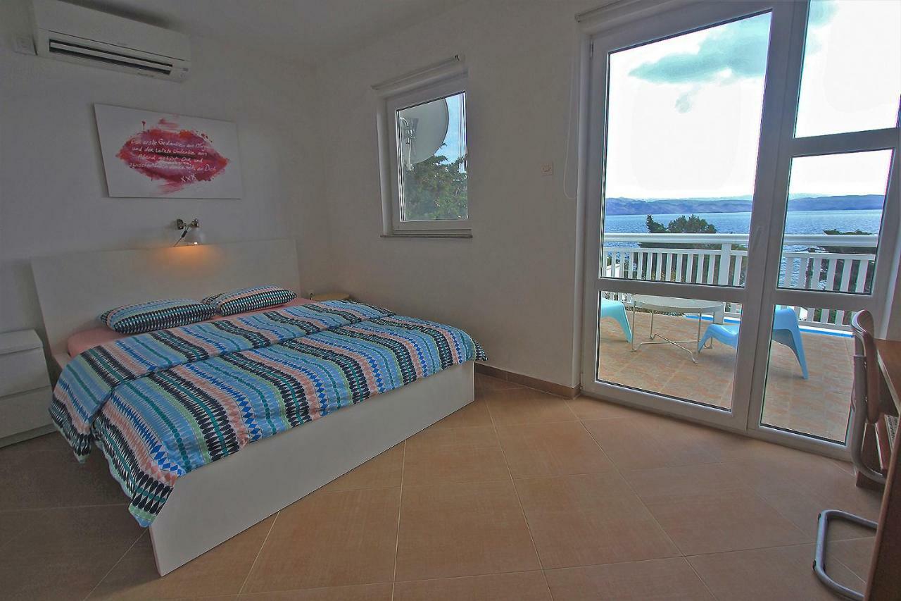 Beachfront Anita With Pool Apartment Karlobag