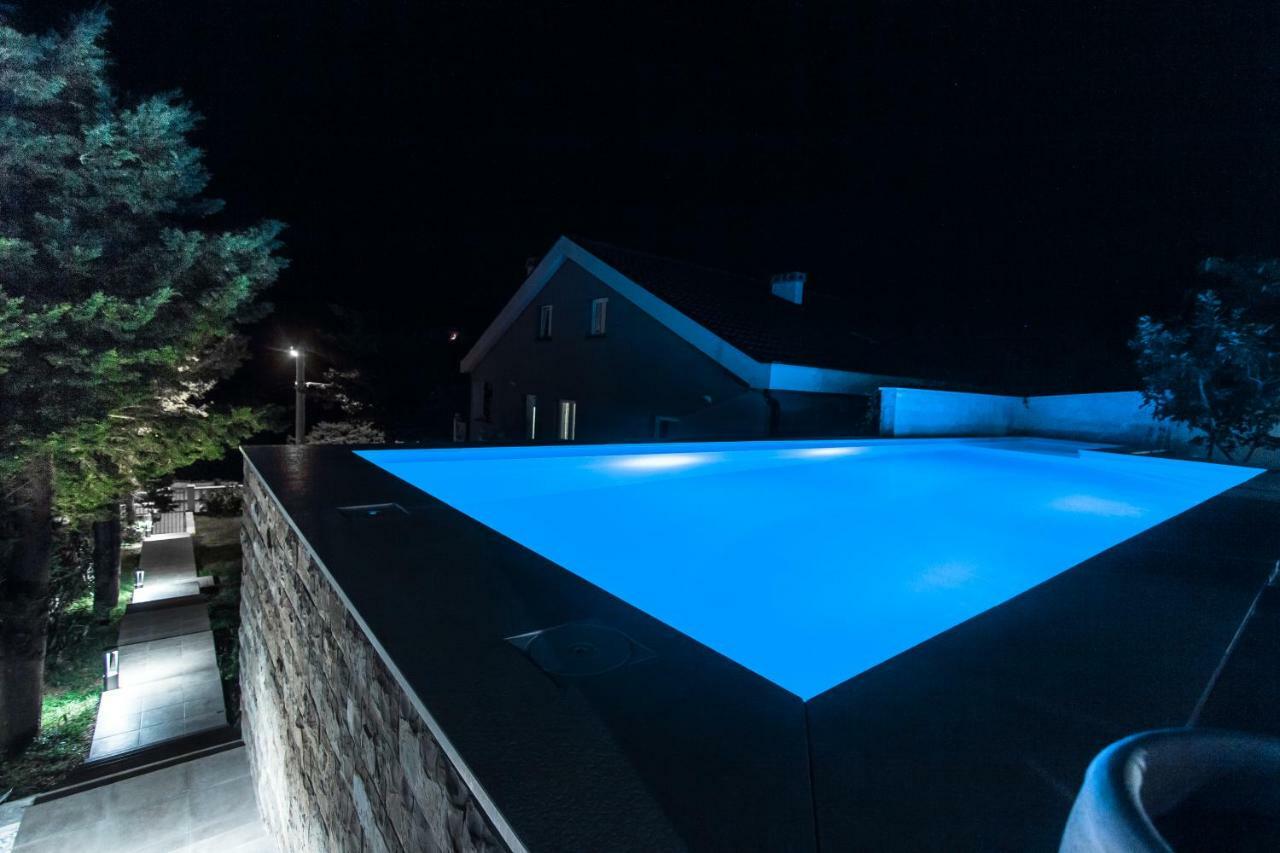 Apartment Beachfront Anita With Pool *